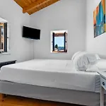 Myrtillo I Luxury Traditional House