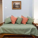 Gorgeous Apartment Near Historic Acropolis
