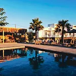 Seesoo Paros Beachfront Resort (Adults Only)