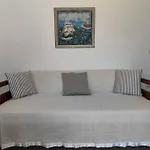 Nianiari House