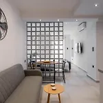 Chic Urban Studio Close To Athens Landmarks