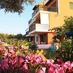 Dora'S Garden Villa