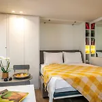 Cozy Nest At Acropolis Footsteps