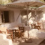 Barreira Beachfront Rooms 6