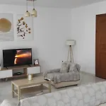 Comfortable Apartment Close To Rafina Port