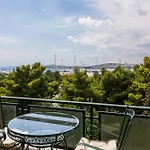 Spacious Apt Next To Marina Flisvo