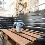 A Comfortable Small Studio Nearby Acropolis 5