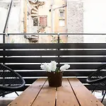 A Comfortable Small Studio Nearby Acropolis 4
