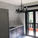 Ellis Apartment