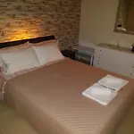 Linda'S House