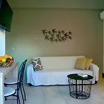 House In Εndless Green - Arethousa, Ikaria