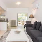 Great Two Bedrooms Apartment In Varkiza