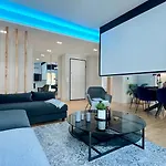 Trion Ierarchon Modern 3 Bdr Apt In Petralona