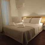 Cozy Garden House In The Center Of Glyfada