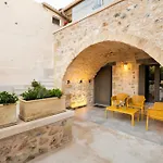 Cardamilia Suites