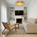 Luxury Downtown Apartment Guya