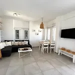 Quiet 3-Bedroom Sea View House With Shared Pool