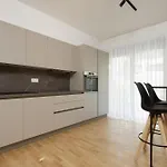 Lux&Easy Pefki Suite