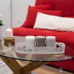 Red Velvet Apt Near City Centre