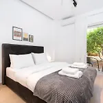 Stylish Apartment In Glyfada With Outdoor Patio