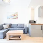 Spacious 3-Bedroom Dual Apartment In City Centre