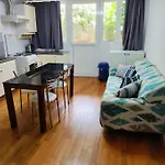 Apartment With Private Garden In Alimos