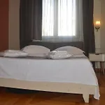 Ikia 24