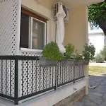 Ikia 24