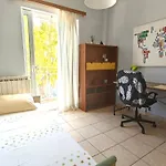 Spacious & Bright Flat With Balcony