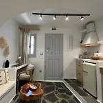 Mikri Kamara Suite