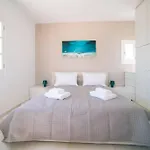 Coral Villa With 4 Bedrooms In Paros