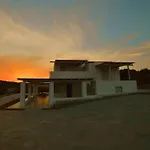 Coral Villa With 4 Bedrooms In Paros