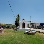 Studios Prombona To Petrino Spiti