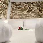 Cocοon Escape In Tinos