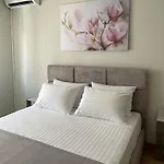 Spacious Apartment Near Panormou Metro