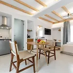 Birikos Hotel & Suites