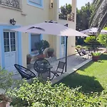 Anastasia'S Garden - Yellow Apartment