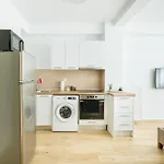 Cute Semi-Basement Studio Near Panormou Metro