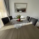 Marias House Rafina