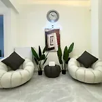 Beyond Hospitality-Modern 3 Bedroom Apt