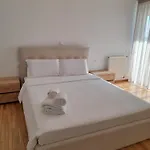 Coral Apartment-Three Bedroom Apartment With Balcony And Sea View
