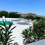 Villa Meltemi On The Outskirts Of Naousa, Paros