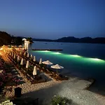 Nikiana Beachfront Apartments