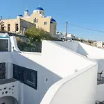 Santorini Traditional Apt With Private Hot Tub