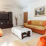 Scenic Balcony Apt In Vibrant Petralona