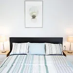 Sea Side Retreat 2 Bed Apartment
