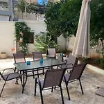 Beautiful Vintage Flat - Back Yard Garden Access