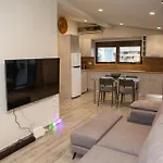 Cozy Penthouse Next To Station