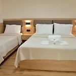 Denis Studios And Apartments