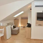 Denis Studios And Apartments